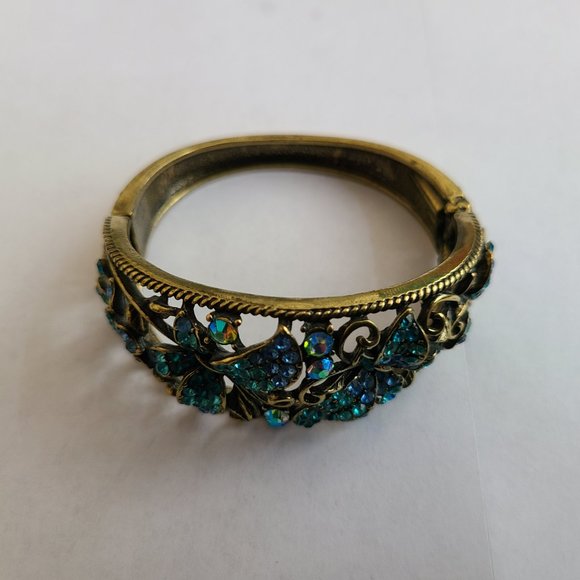 Butterfly Hinged Bracelet - Picture 2 of 4